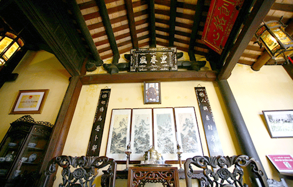 Thăm nhà cổ Ðức An
