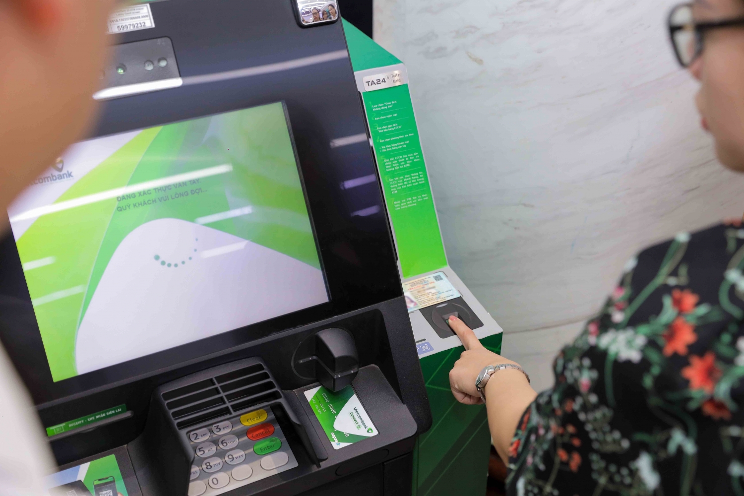 Vietcombank triển khai ứng dụng căn cước công dân gắn chip trong các giao dịch ngân hàng