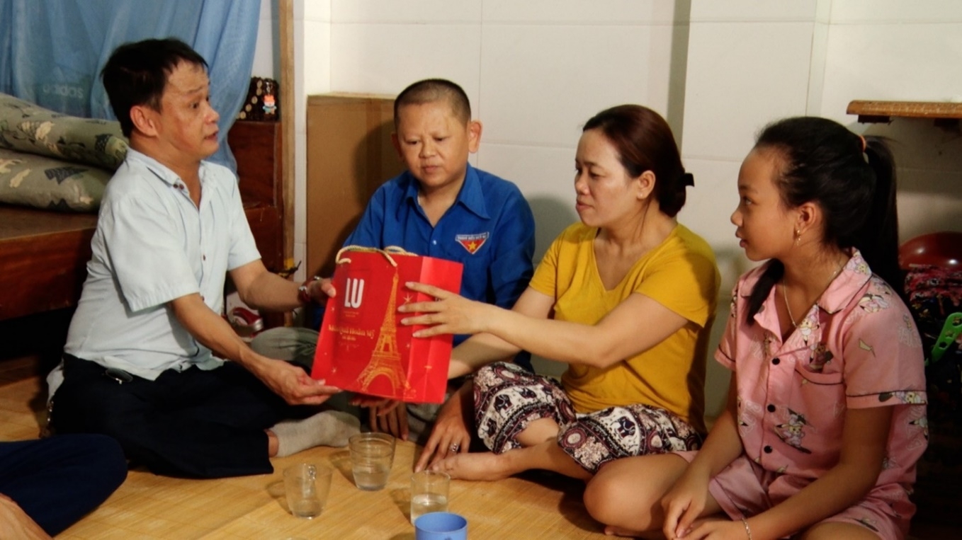 Người đàn ông khuyết tật và câu chuyện 10 năm giữ lửa nhân ái cùng thiện nguyện