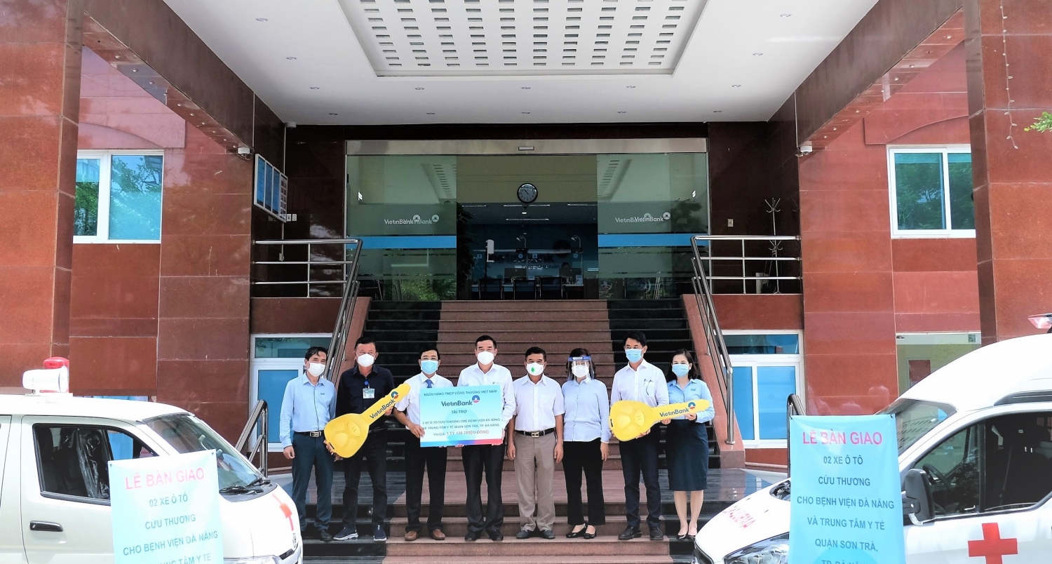 VietinBank trao tặng 2 xe cứu thương chất lượng cao tại Đà Nẵng