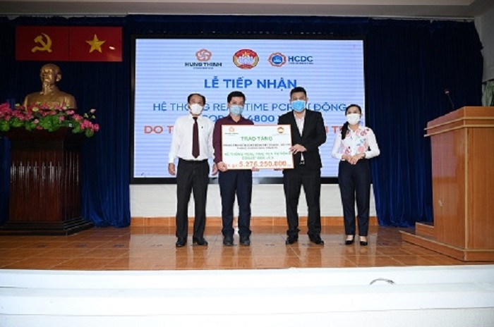 Tập đoàn Hưng Thịnh trao tặng Trung tâm Kiểm soát bệnh tật TP.HCM hệ thống máy xét nghiệm Covid- 19 gần 5,3 tỷ đồng