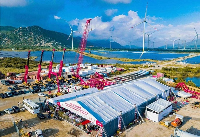 Tập đoàn Trung Nam nhận bàn giao 23 thiết bị đầu tiên phục vụ dự án năng lượng tái tạo Tập đoàn Trung Nam nhận bàn giao 23 thiết bị đầu tiên phục vụ dự án năng lượng tái tạo