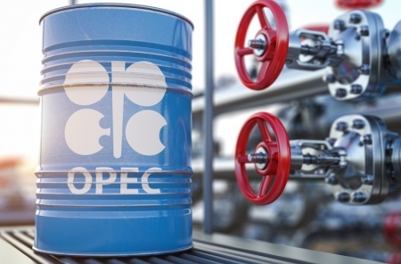 OPEC+ làm thị trường choáng váng, các tổ chức đồng loạt hạ dự báo
