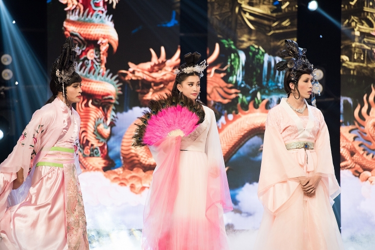 he lo hinh anh hoa hau tran tieu vy dong tao xuan ky hoi 2019