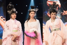Hình ảnh Hoa hậu Trần Tiểu Vy đóng Táo Xuân Kỷ Hợi 2019