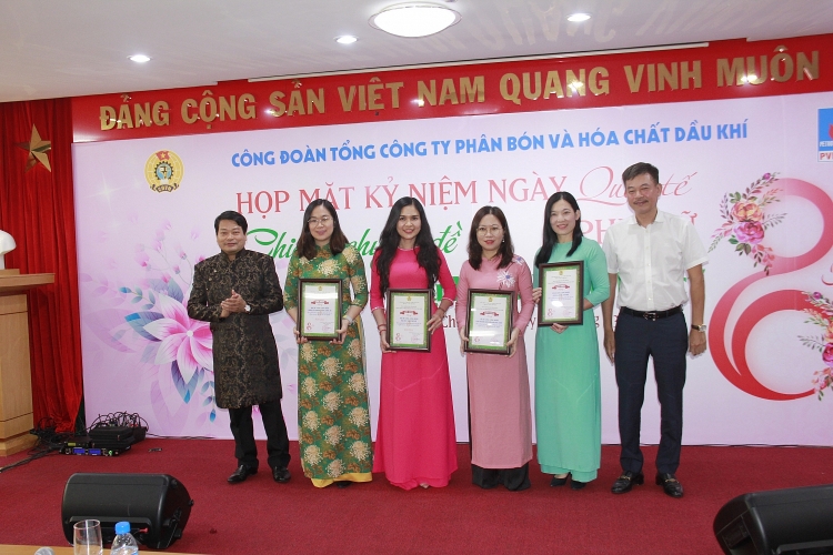 Phụ nữ PVFCCo họp mặt kỷ niệm Ngày 8/3 và bàn về “Phụ nữ và Hạnh phúc”