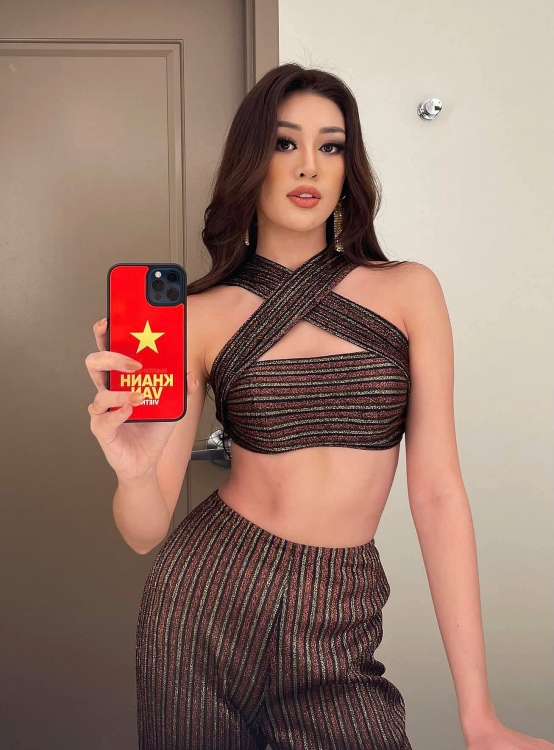 Hoa hậu Khánh Vân diện trang phục hở bạo tại Miss Universe 2021