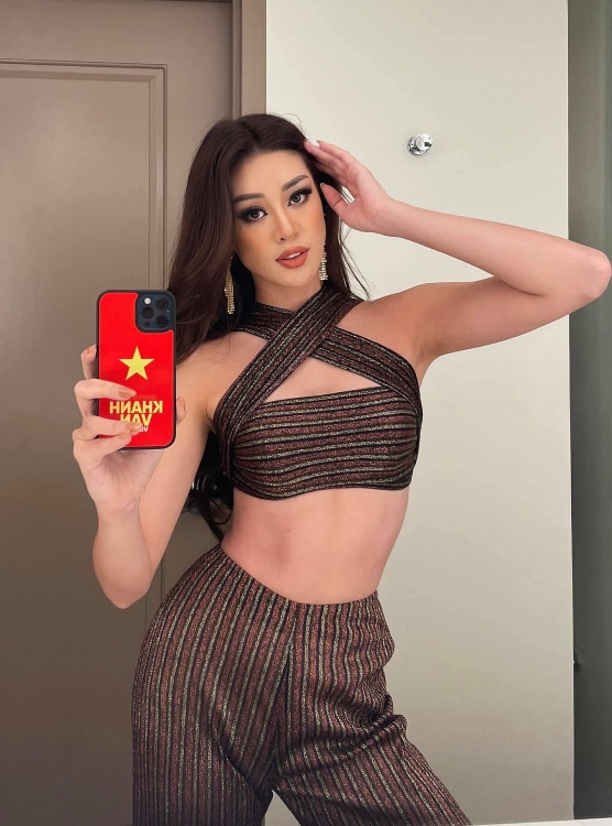 Hoa hậu Khánh Vân diện trang phục hở bạo tại Miss Universe 2021
