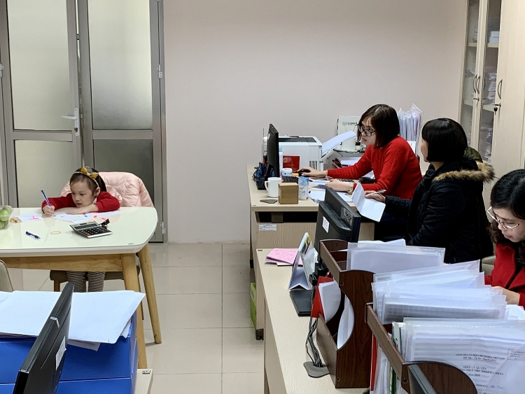 tong lien doan lao dong viet nam de xuat ho tro nguoi lao dong trong giu con thoi gian nghi hoc vi dich benh