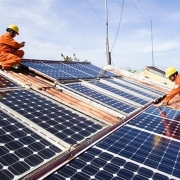 de dien gio tranh di vao vet xe do cua dien mat troi