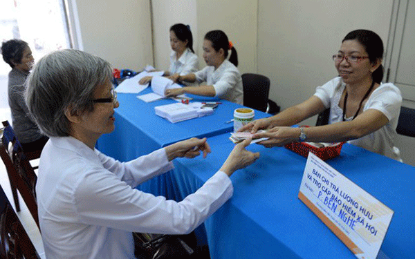 hon 8000 cong nhan giay da o thanh hoa ngung viec doi tang luong