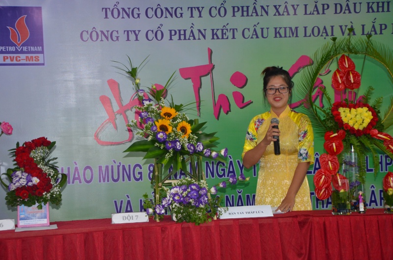 ban nu cong pvc ms to chuc hoi thi cam hoa nghe thuat
