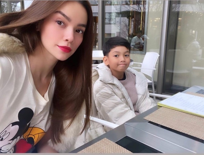 sao viet cung gia dinh va ban be du lich nuoc ngoai dip tet
