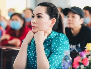 Phi Nhung quyên góp 200 triệu giúp người dân miền Tây