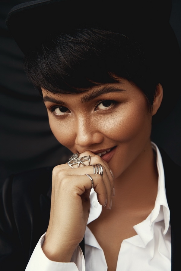 hoa hau hhen nie ki niem vao top 5 miss universe bang bo anh dac biet