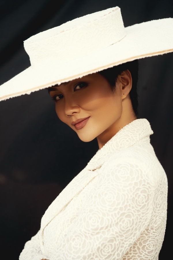 hoa hau hhen nie ki niem vao top 5 miss universe bang bo anh dac biet