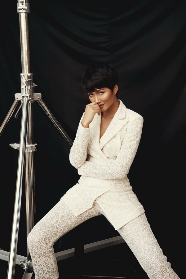 hoa hau hhen nie ki niem vao top 5 miss universe bang bo anh dac biet