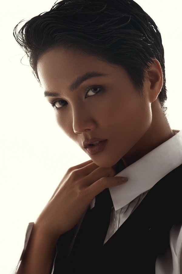 hoa hau hhen nie ki niem vao top 5 miss universe bang bo anh dac biet